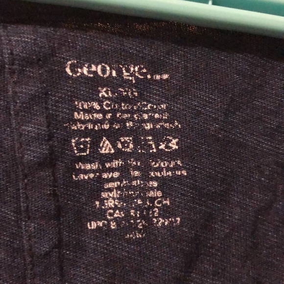 5/$25🖤 navy blue tee - Picture 2 of 5